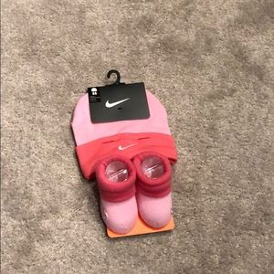 Nike infant hat and booties